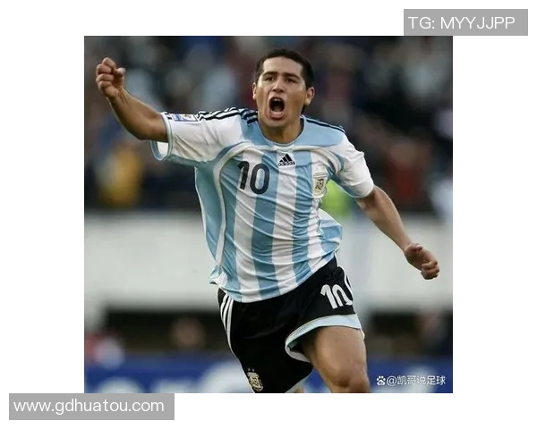 你长得像哪位足球明星揭秘你的脸庞与球场传奇的神秘联系