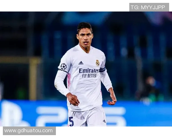 十位足球明星的传奇故事与辉煌成就盘点与回顾 十位足球明星的传奇故事与辉煌成就盘点与回顾