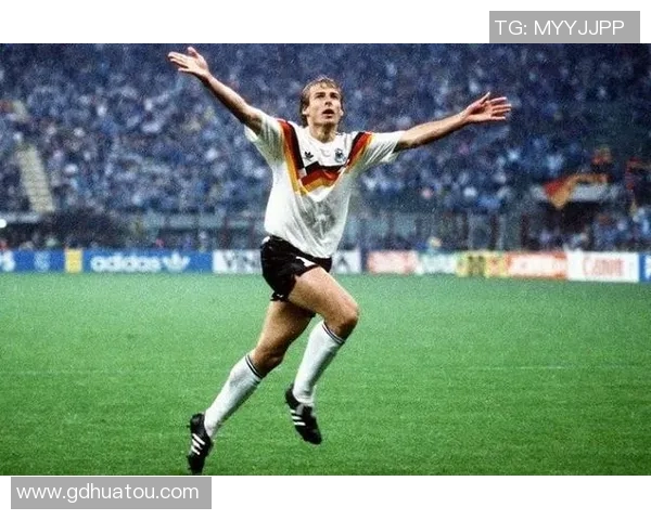 德国足球明星克林斯曼的辉煌职业生涯与对足球的深远影响 德国足球明星克林斯曼的辉煌职业生涯与对足球的深远影响