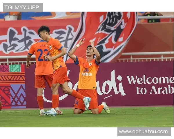 足球场上的璀璨星光许多足球明星的精彩瞬间与背后的故事 足球场上的璀璨星光许多足球明星的精彩瞬间与背后的故事