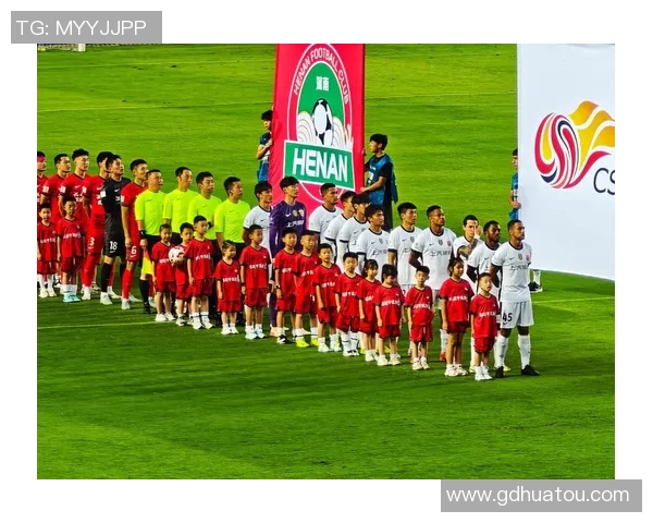 足球明星的魅力瞬间帅气过人照片尽显球场风采与个人魅力 足球明星的魅力瞬间帅气过人照片尽显球场风采与个人魅力