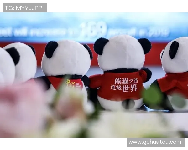 足球明星亲临中国与熊猫亲密接触展现友谊与环保理念