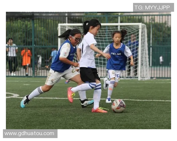小个子女足明星的逆袭之路如何在绿茵场上闪耀光芒 小个子女足明星的逆袭之路如何在绿茵场上闪耀光芒