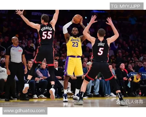 湖人对决热火精彩篮球直播全程回放与赛后分析尽在这里 湖人对决热火精彩篮球直播全程回放与赛后分析尽在这里